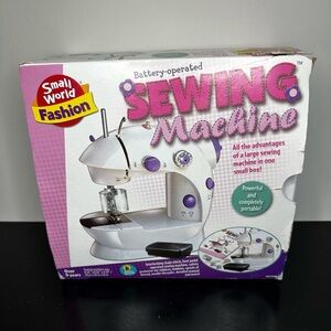 Small World Fashion Beginner Battery Operated Pedal Sewing Machine New In Box